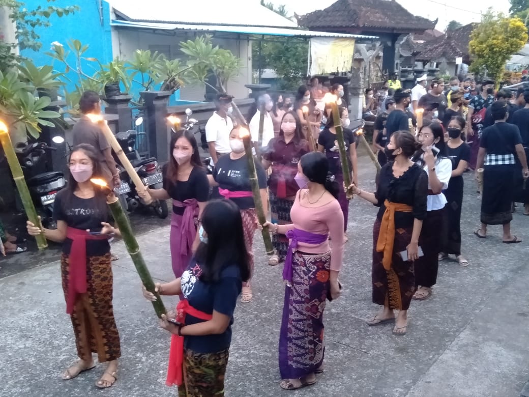 NYOMYA BUTHA KALA NYEPI SAKA 1944 DENGAN ACARA MEBUHU-BUHU STT DESA SELABIH