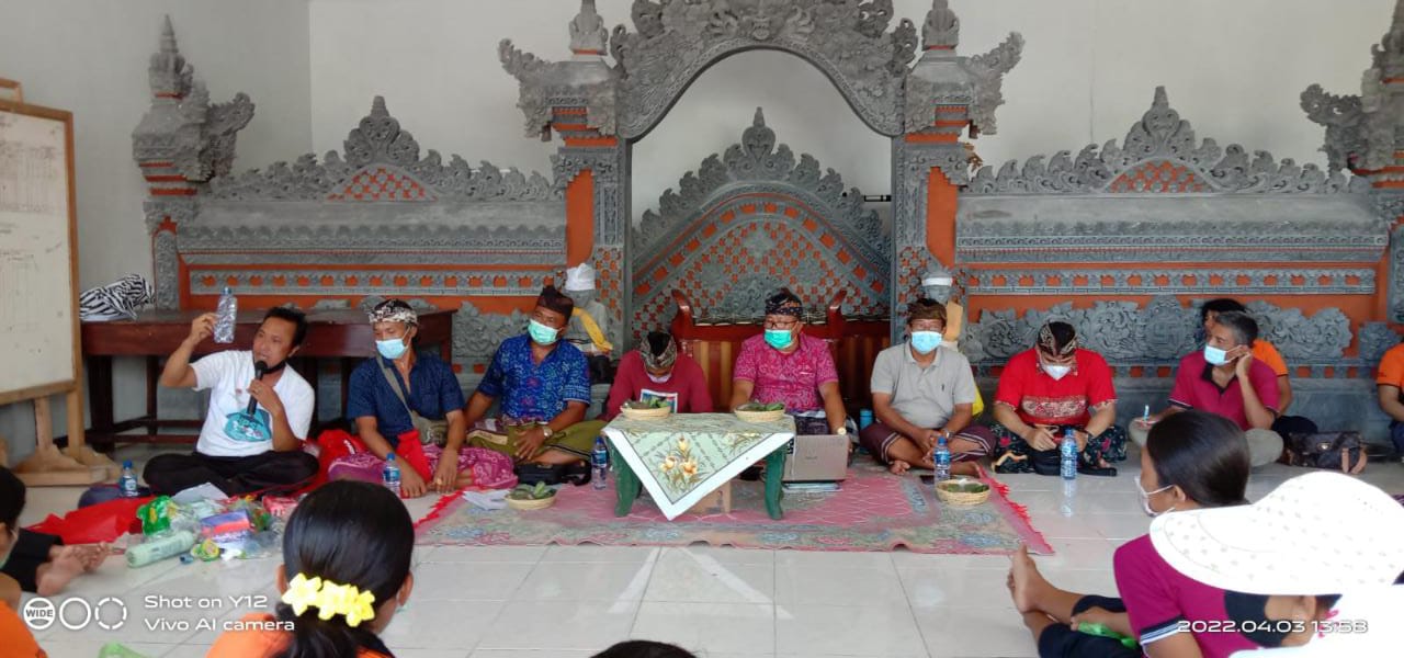 SOSIALISASI PEMILAHAN SAMPAH BERBASIS SUMBER DI DESA SELABIH