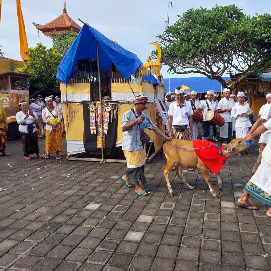 NYANGGRA KARYA NGENTEG LINGGIH RING PURA DALEM, PURA PRAJAPATI LAN PURA CATUS PATA DESA SELABIH