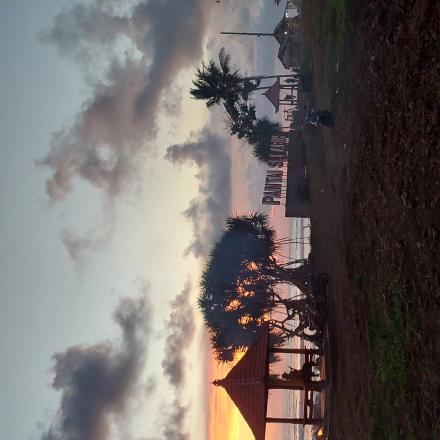 Suasana senja di RTH Pantai Selabih awal 2024